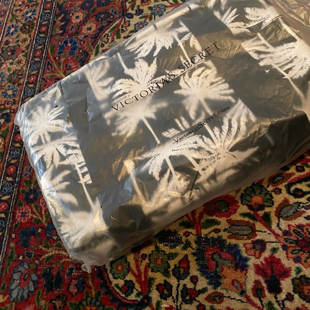 New VS PINK Palm Tree travel duffle travel bag - Picture 7 of 7